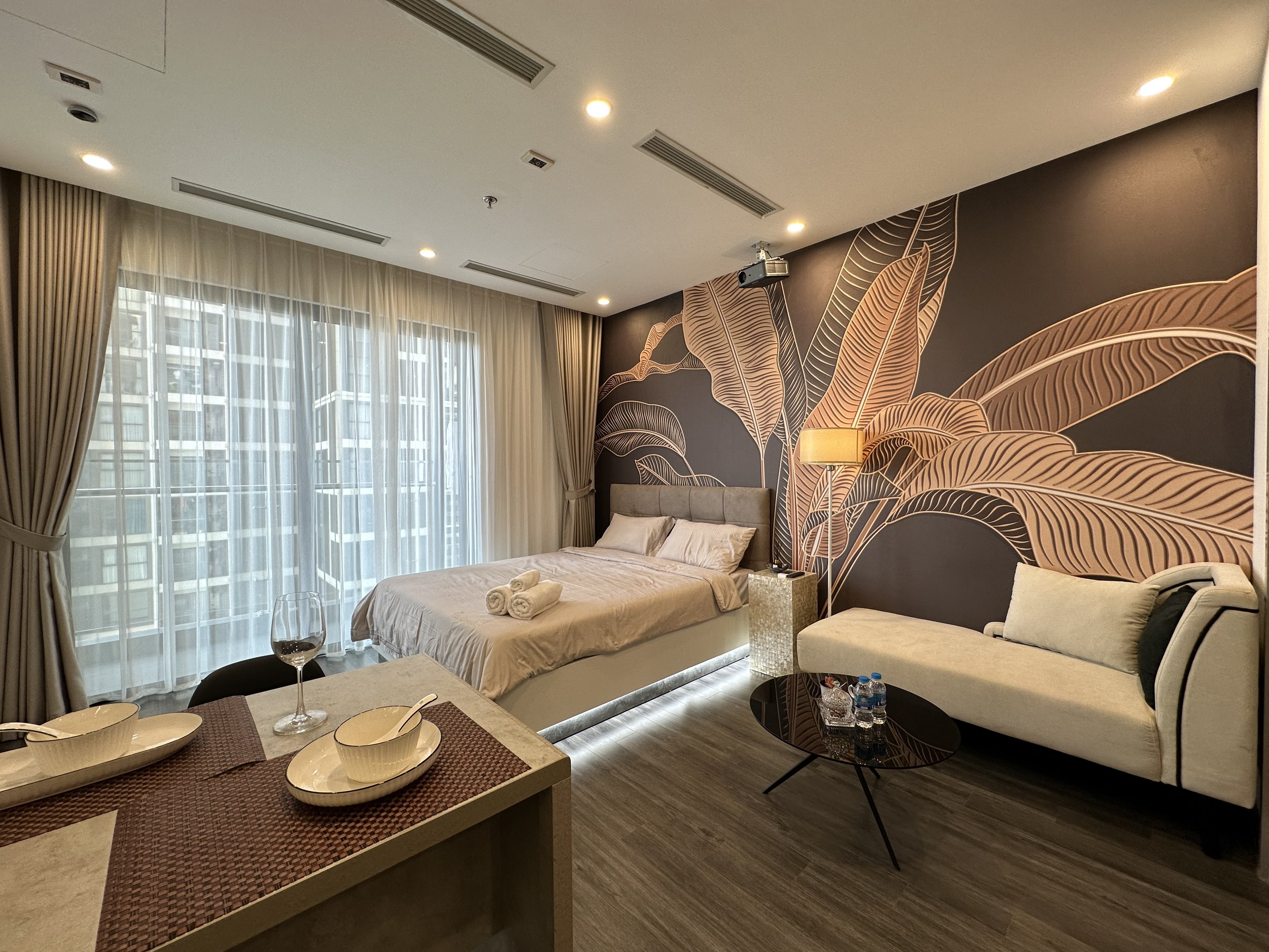 Tonkin 2-Vinhomes Smart City, view bể bơi, có máy chiếu