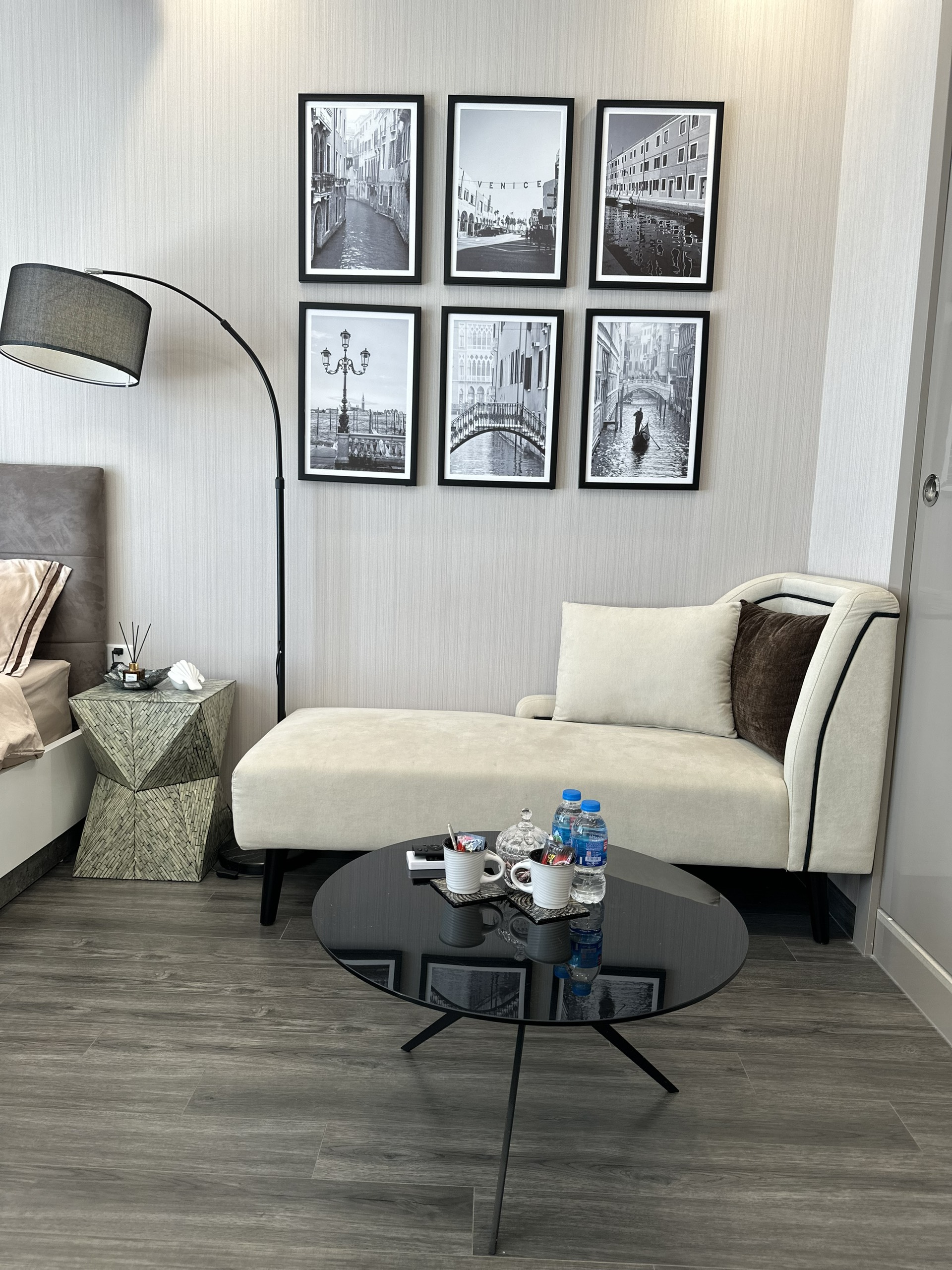 Tonkin 2009 view bể bơi, có máy chiếu