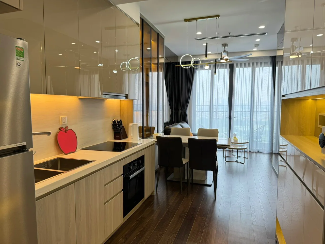Sun Homestay - Căn hộ dịch vụ 2PN view biển hồ Luxury