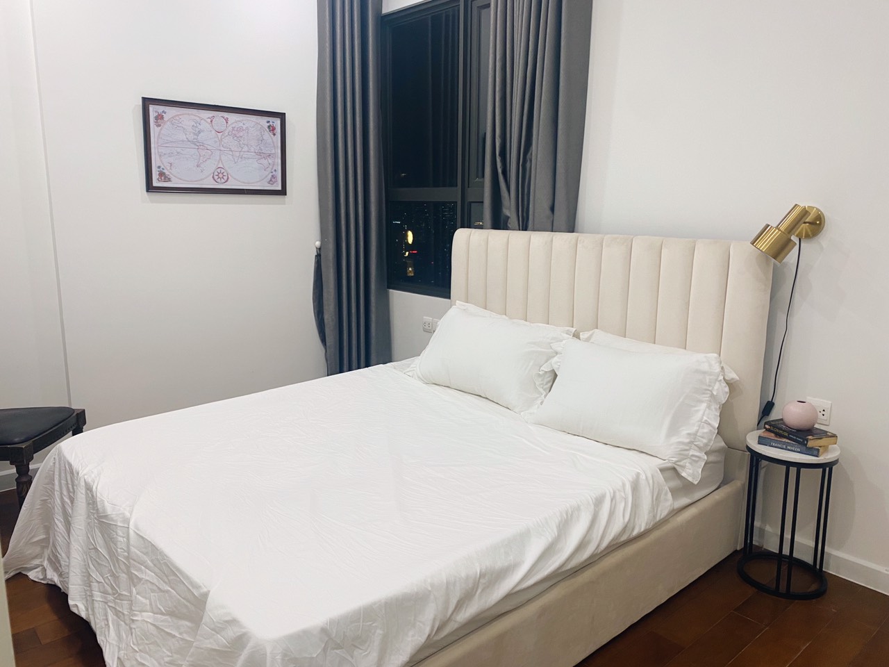 Căn hộ dịch vụ Dcapital Trần Duy Hưng - Studio view Lake