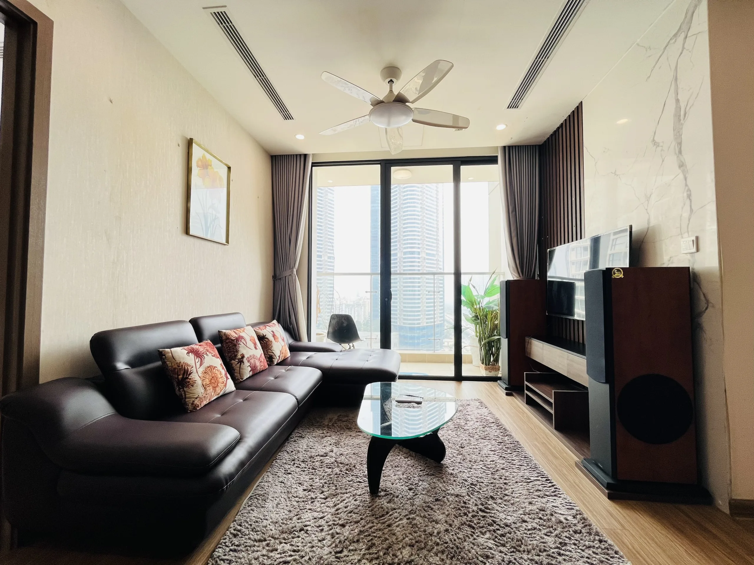 Homestay Vinhomes Sky Lake - Phong cách Vintage 2 Bed room