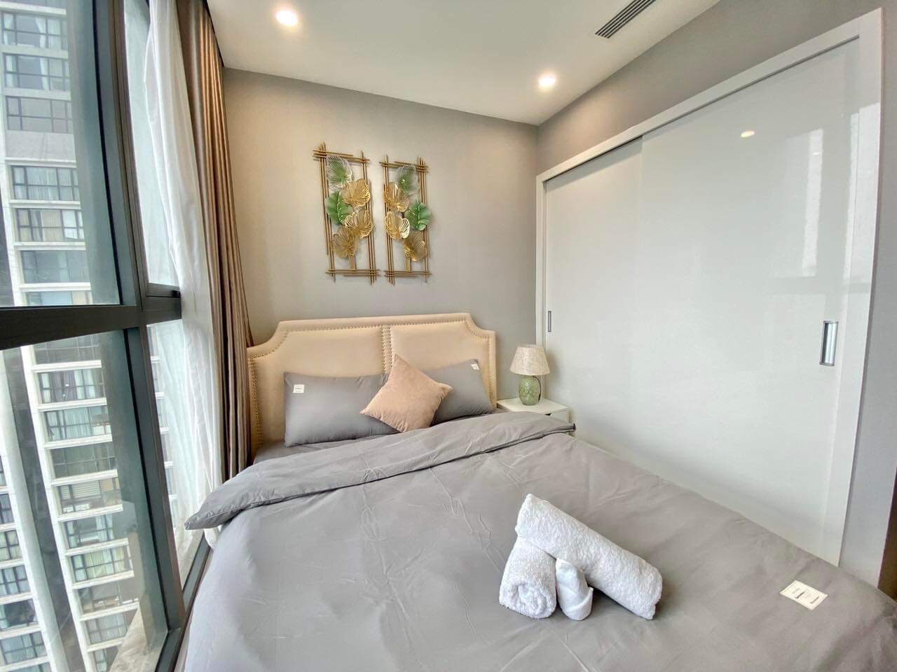 Căn Hộ Dịch Vụ Vinhomes Sky Lake - 2 BEDROOM LUXURY