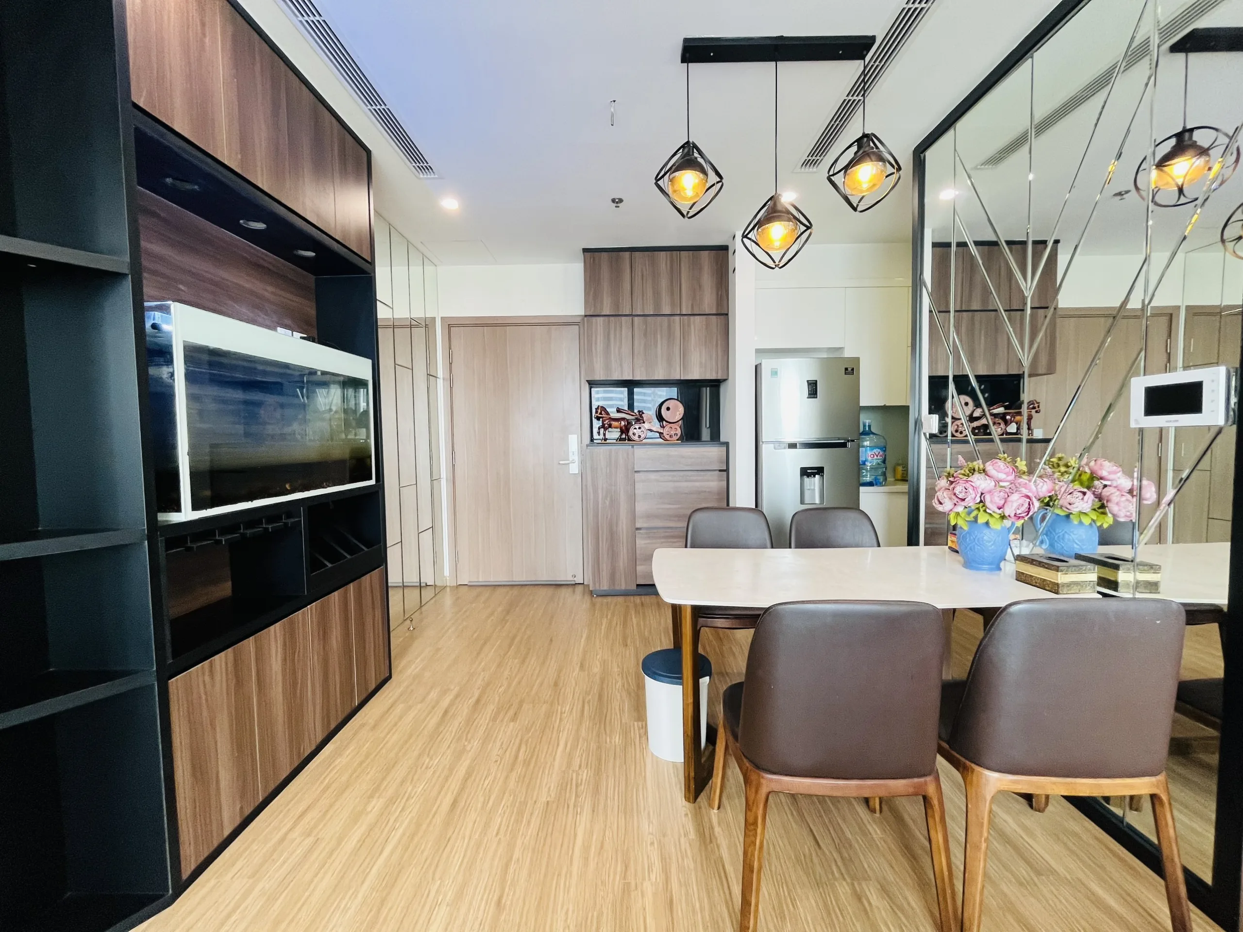 Homestay Vinhomes Sky Lake - Phong cách Vintage 2 Bed room