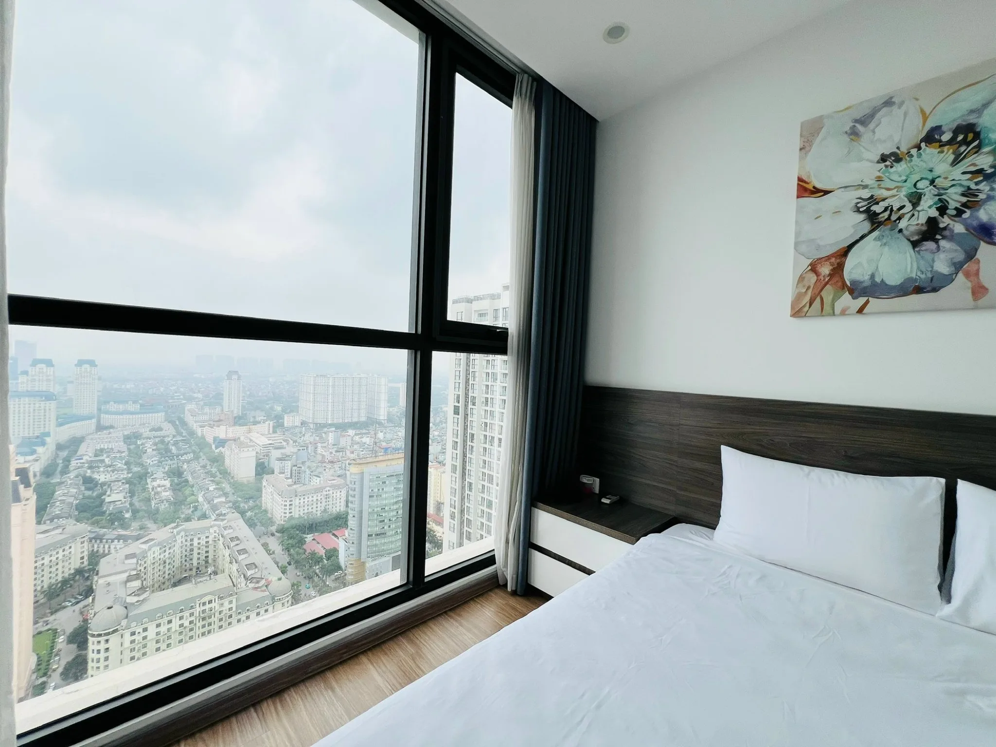 Căn hộ dịch vụ Vinhomes Sky Lake - 2N City View