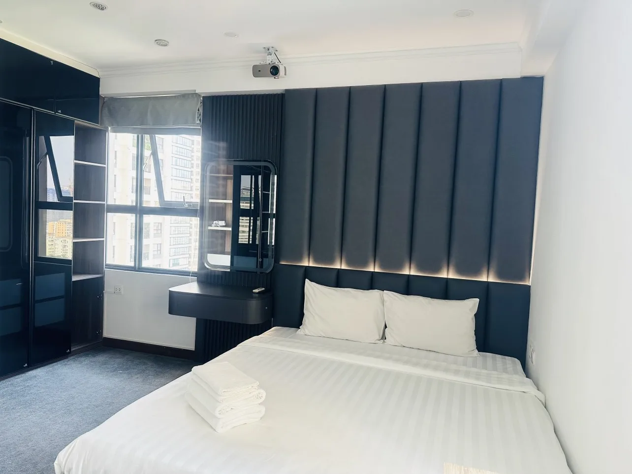 Homestay Dcapital Trần Duy Hưng - Studio Luxury Lake View