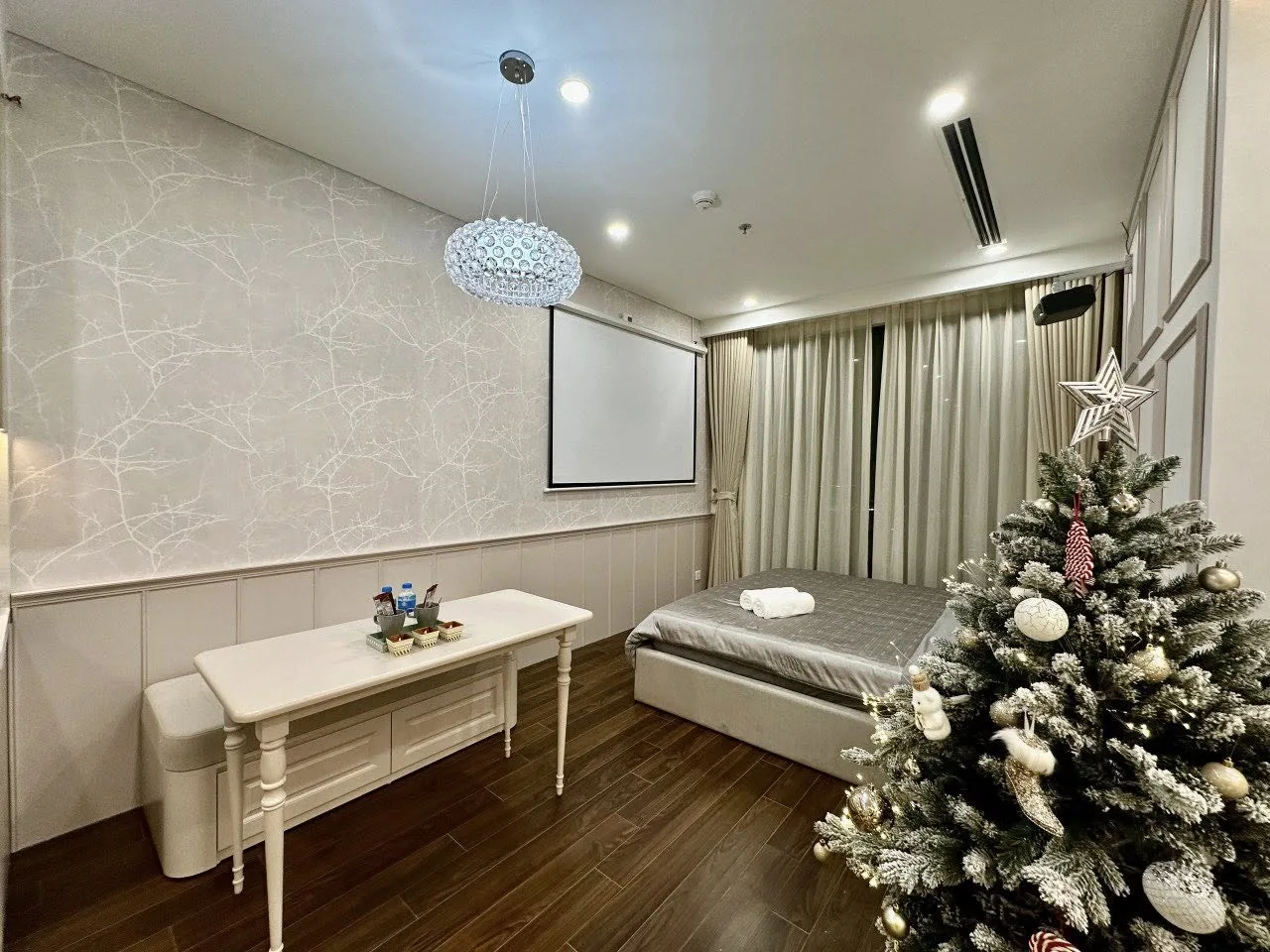 Căn hộ Luxury - Bồn tắm - Máy chiếu - View hồ đỉnh nhất Smart City