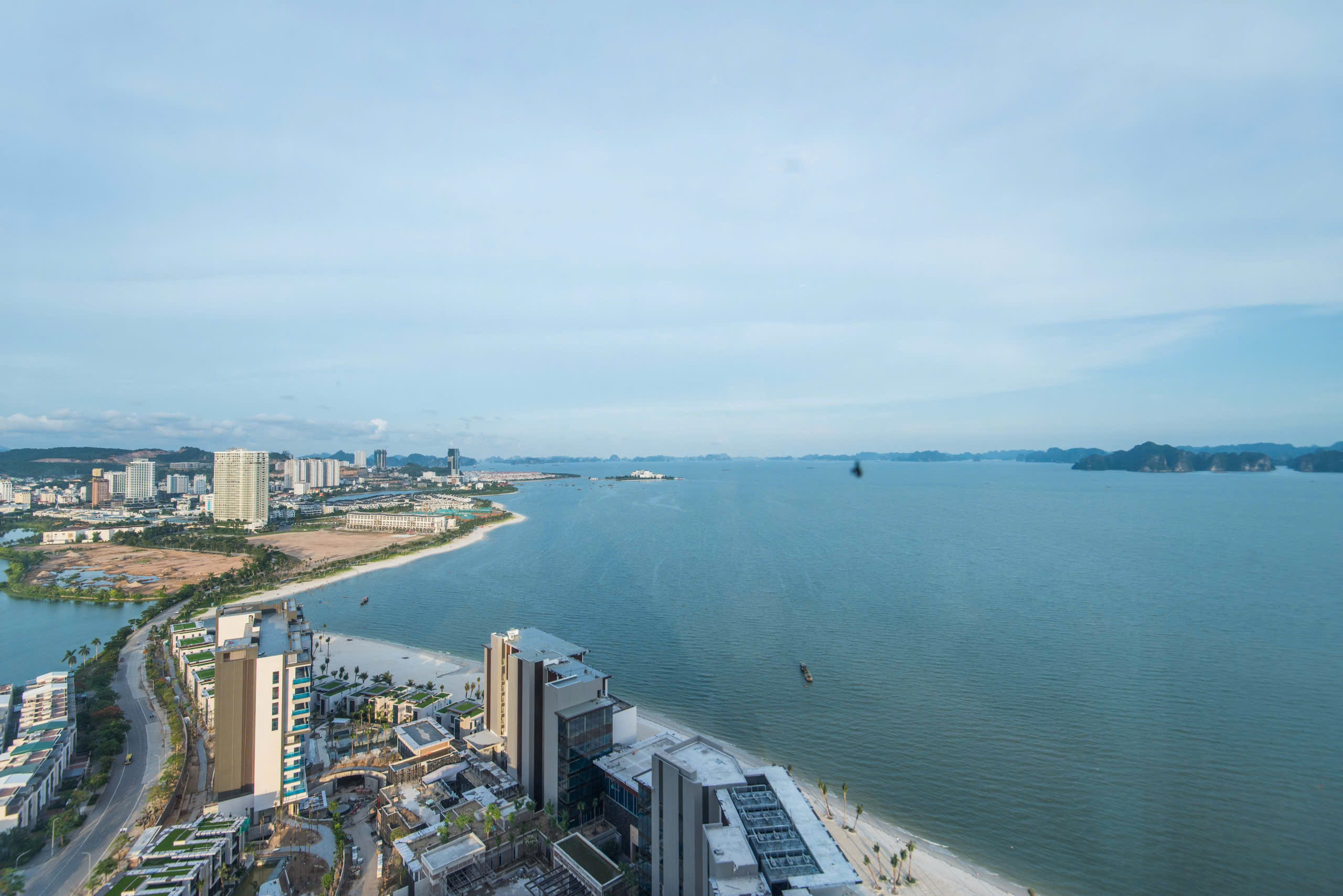 Top Căn Hộ View Biển Đẹp Nhất Hạ Long – Đáng Nghỉ Dưỡng & Check-in Nhất 2026