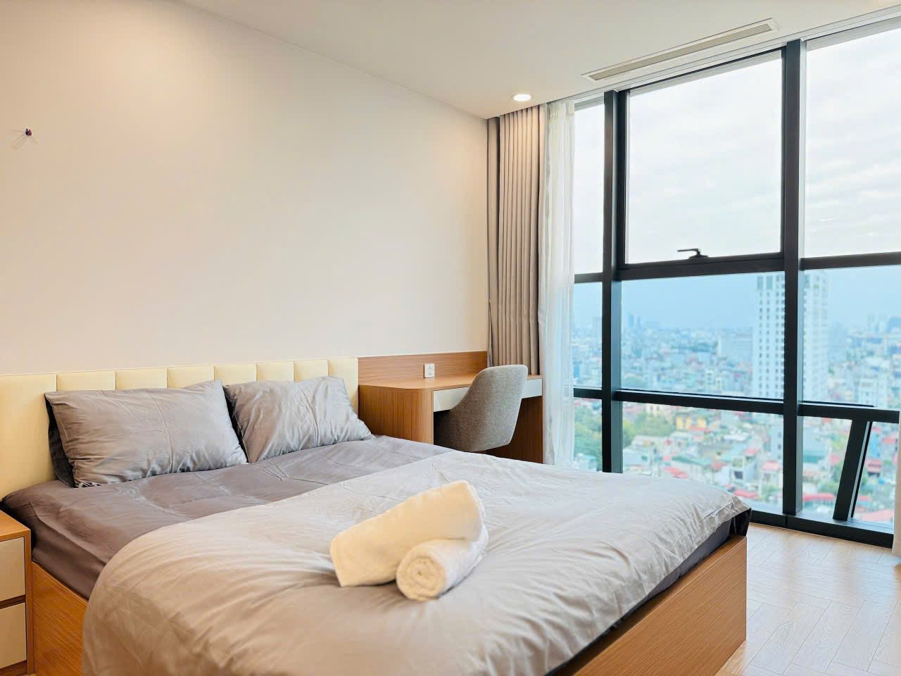 HOMESTAY NGÃ TƯ SỞ - THE NINETY COMPLEX ĐỐI DIỆN ROYAL CITY