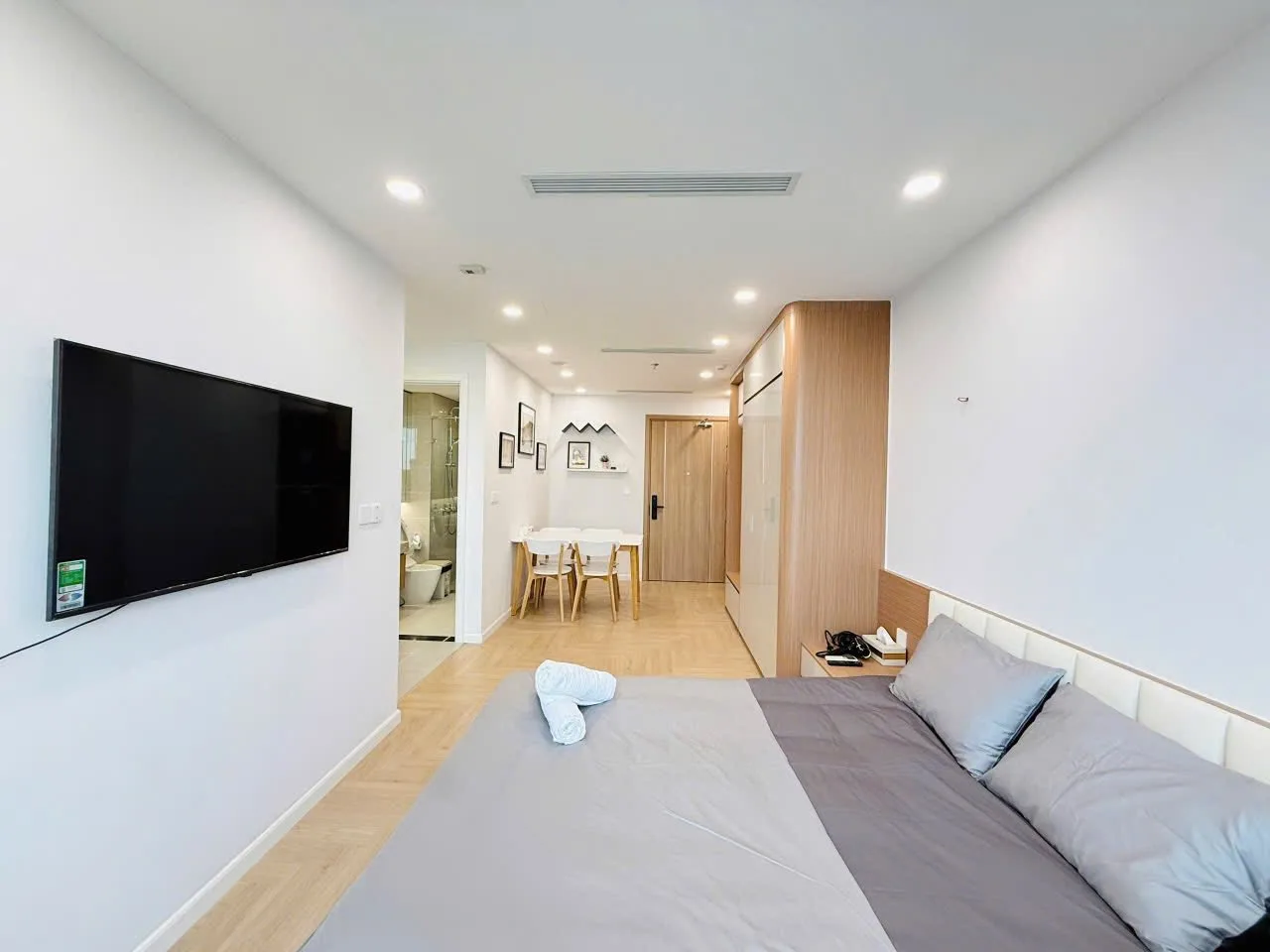 HOMESTAY NGÃ TƯ SỞ - THE NINETY COMPLEX ĐỐI DIỆN ROYAL CITY