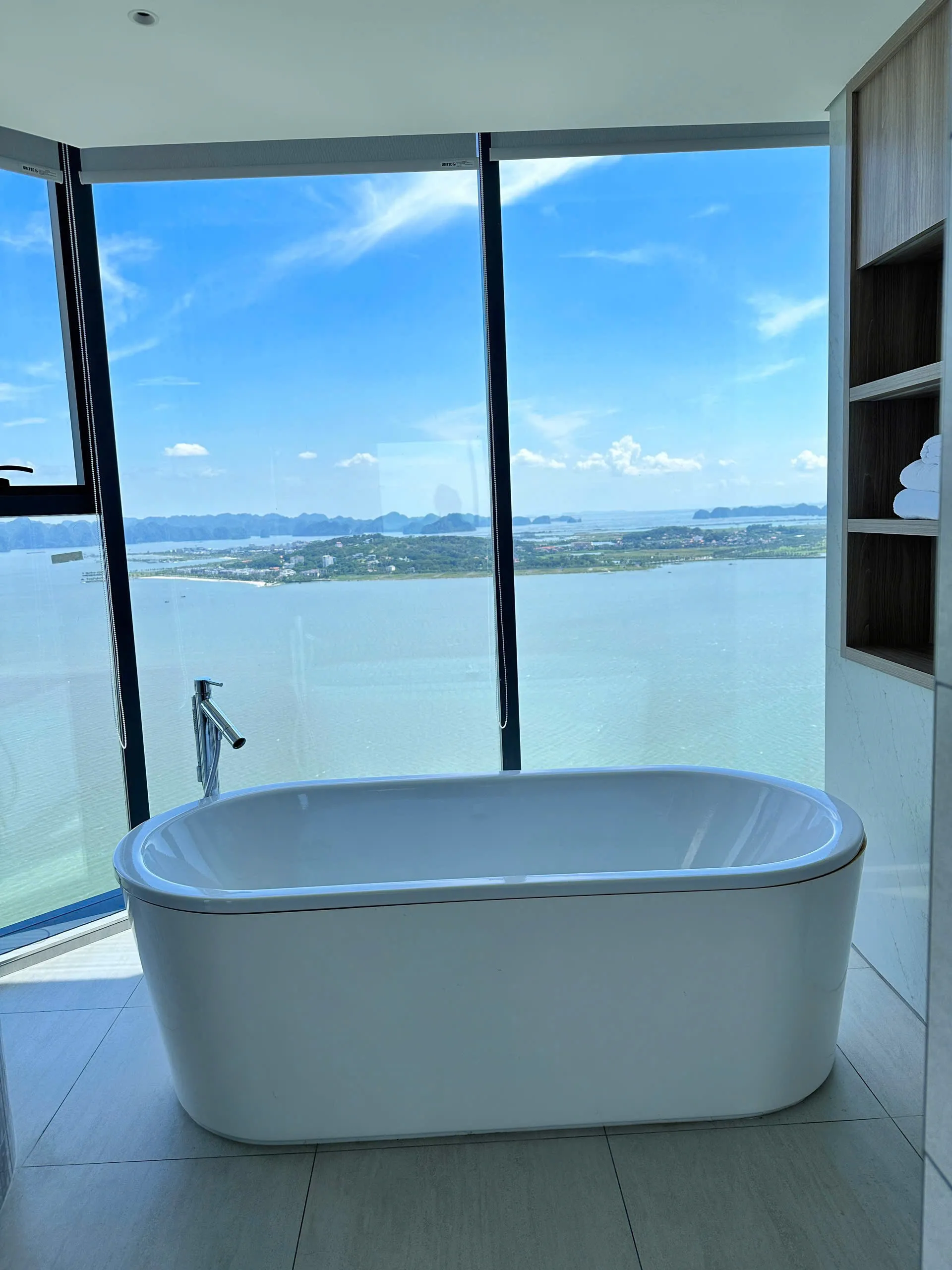 Homestay View Biển Alacarte Hạ Long