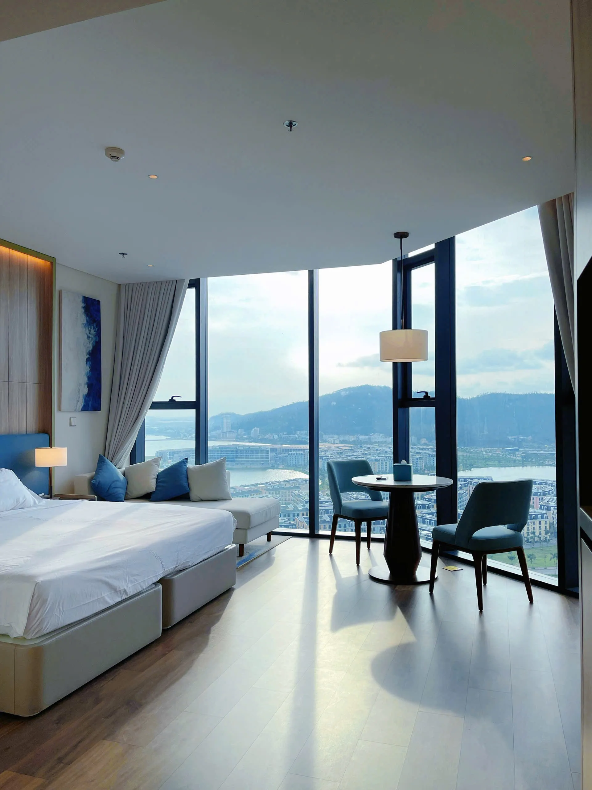 Homestay View Biển Alacarte Hạ Long Tầng Cao – Trải Nghiệm Nghỉ Dưỡng Đẳng Cấp Giữa Lòng Di Sản